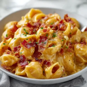 Creamy bacon mac and cheese, close-up shot. Cheesy pasta with crispy bacon bits.